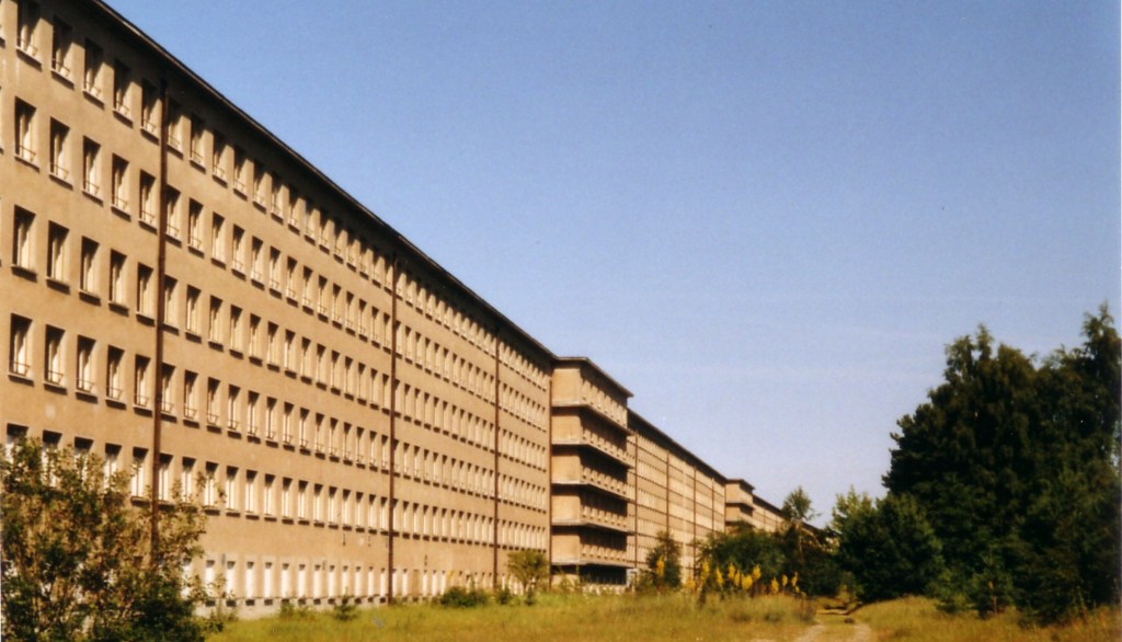 Opdat we niet vergeten.....En dus; plekken blijven bezoeken met een besmet verleden.